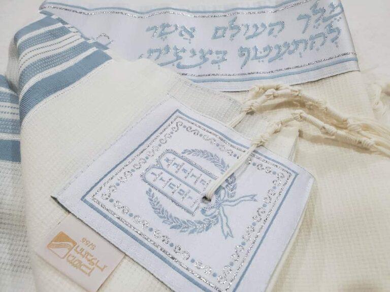 Non-slip Textured Weave Tashbetz Tallit by Keter -Slate Blue with Silver - Corner Detail