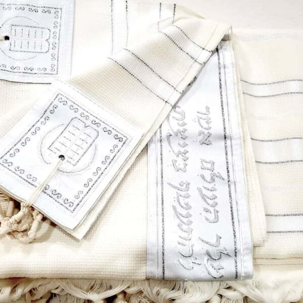 Tashbetz white and silver tallit. Patterned weave non-slip fabric